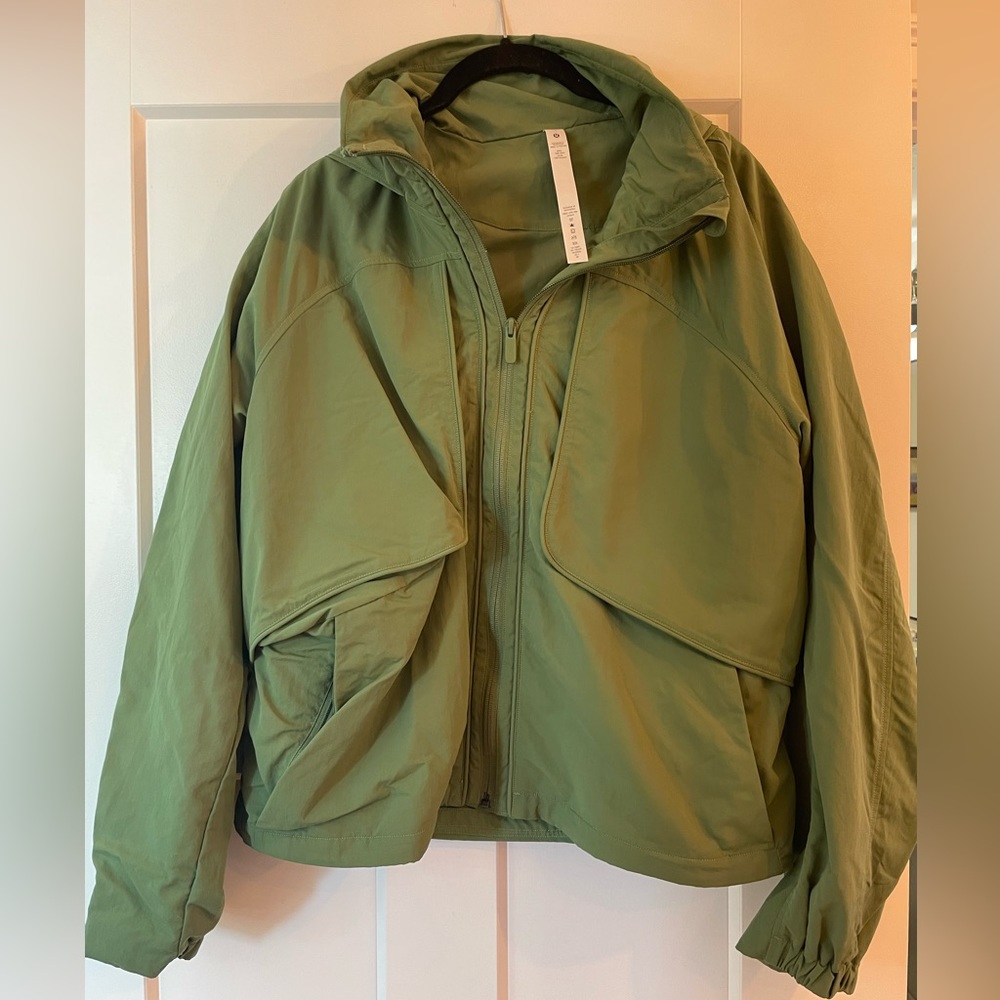 Lululemon Women’s Always Effortless Windbreaker Jacket with Hood. Size 12. EUC